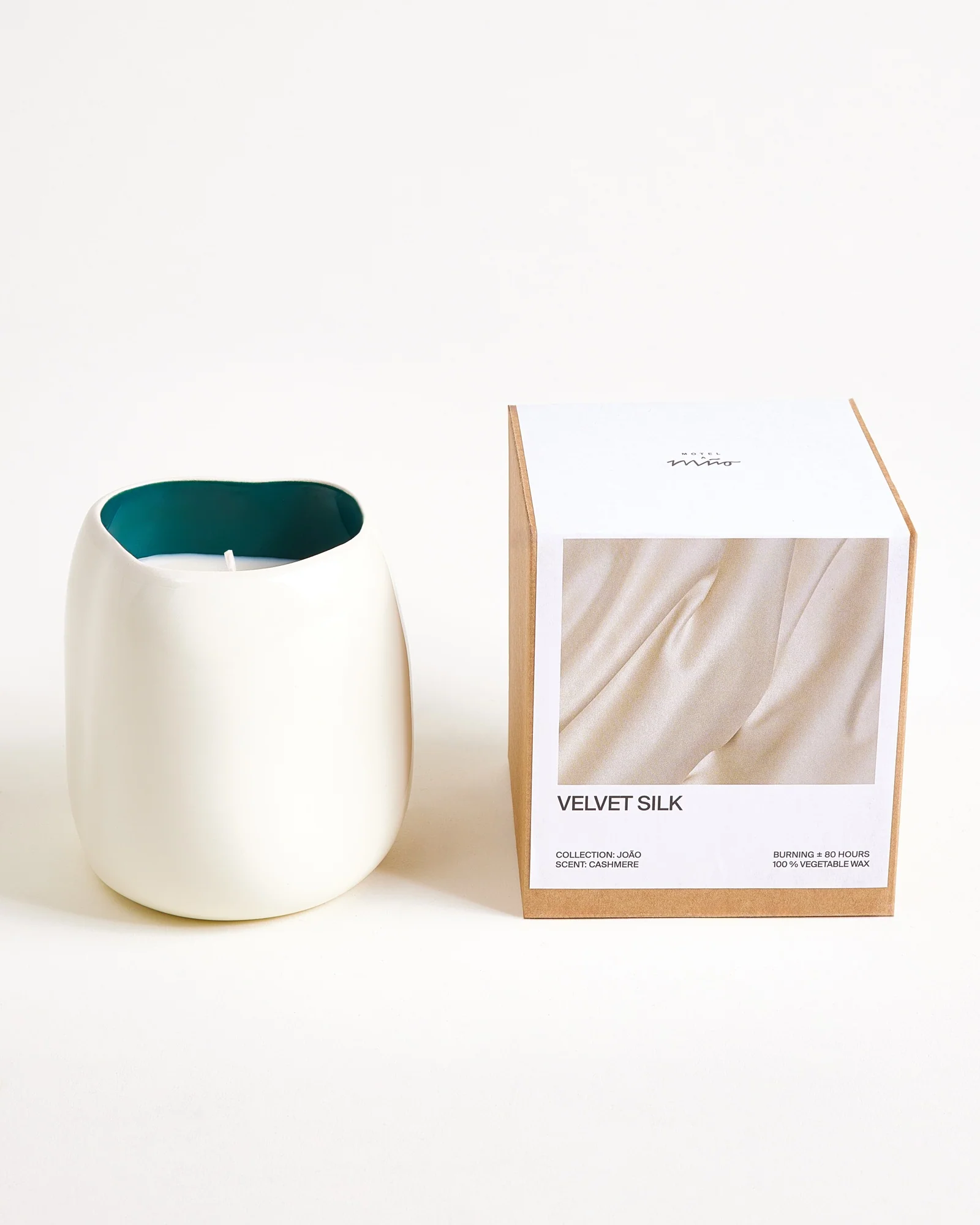 João Duftkerze Velvet Silk sand dunkelgrün
